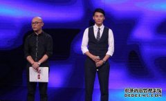如果你被选中，少数民族的英俊男人是盲人，所