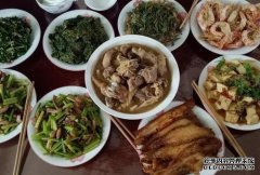 我的丈夫说他吃得不好，婆婆回家做饭，我的婆