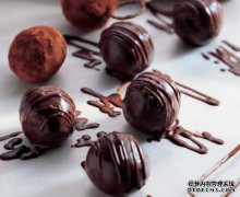 接受：4个不胖的零食，黑巧克力在名单上，图