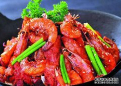 美食佳肴很美味。我正在教学虾海，奶油葱中心
