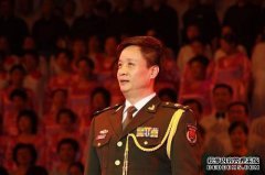 让我们来看看魏伟文的豪宅。装饰像宫殿一样华