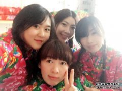 中午我看到一个穿着棉外套的女人。它出现在我