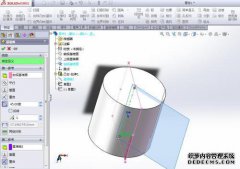 在SOLIDWORKS中，如何向下绘制此圆锥形孔？Φ通孔