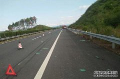 张ye河高速公路养护区精细养护路