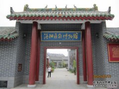 借了约70万元的农民新余创建了一个制版博物馆（